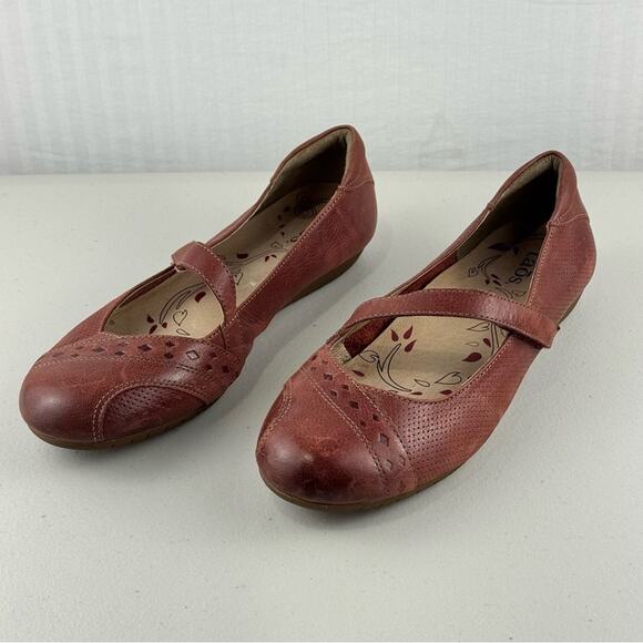 Taos Footwear Scamp Mary Jane Red Leather Flat Perforated Detailing Women Size 9 - Picture 1 of 11